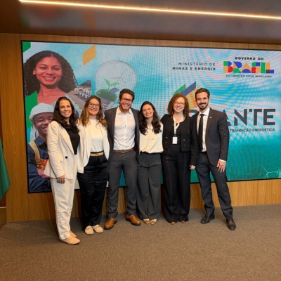 pessoas reunidas no evento