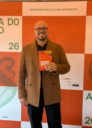 Professor Lucas Petroni